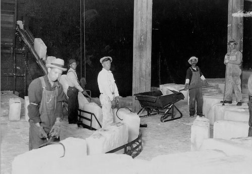 Pacific Fruit Express ice store room from 1908